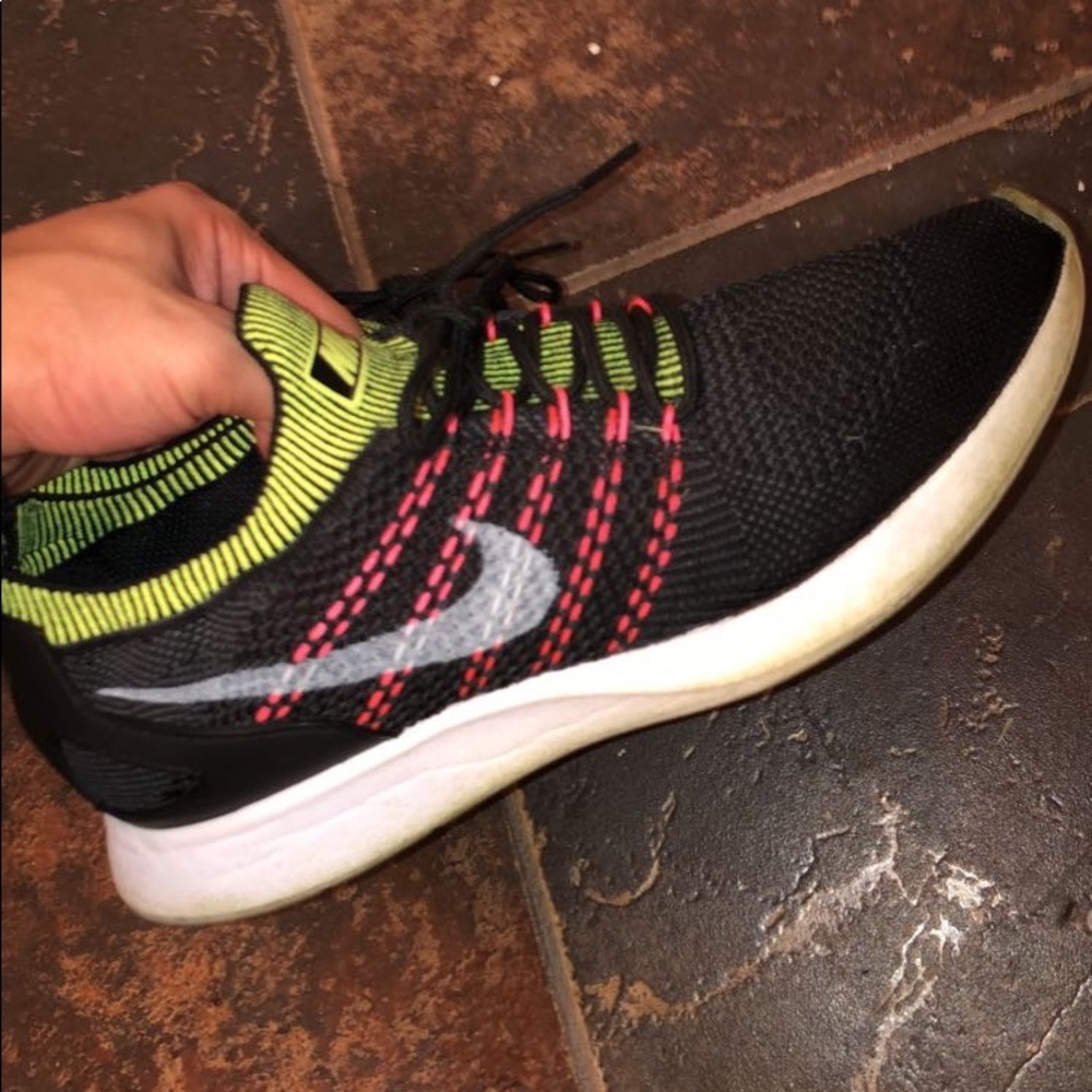 Men’s size 9 flyknit Nike running shoes